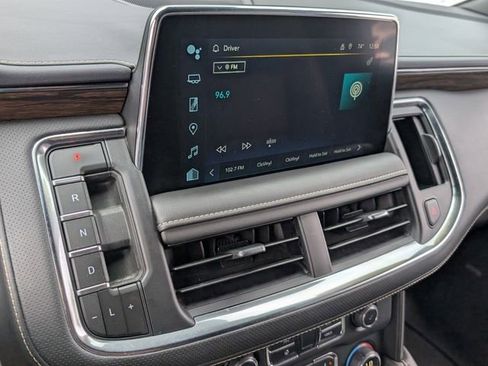 Used 2024 Chevrolet Suburban Premier image 25