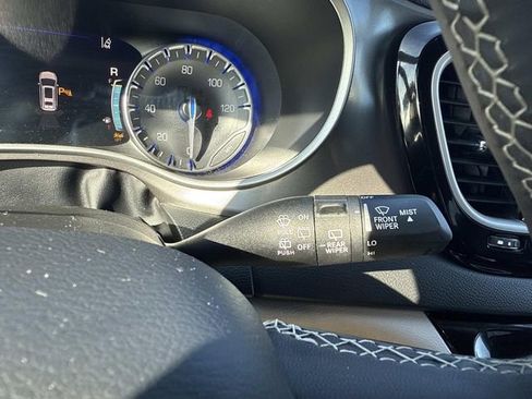 Used 2024 Chrysler Pacifica Touring-L FWD image 35