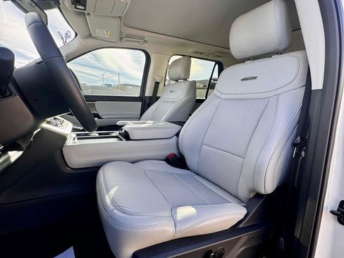 New 2025 Ford Expedition Max Platinum w/ Driver's Package AWD/4WD image 15