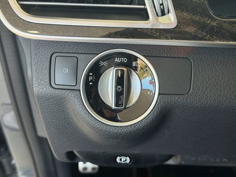 Used 2016 Mercedes-Benz E 350 Sedan image 27