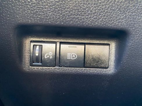 Used 2021 Toyota RAV4 LE image 26