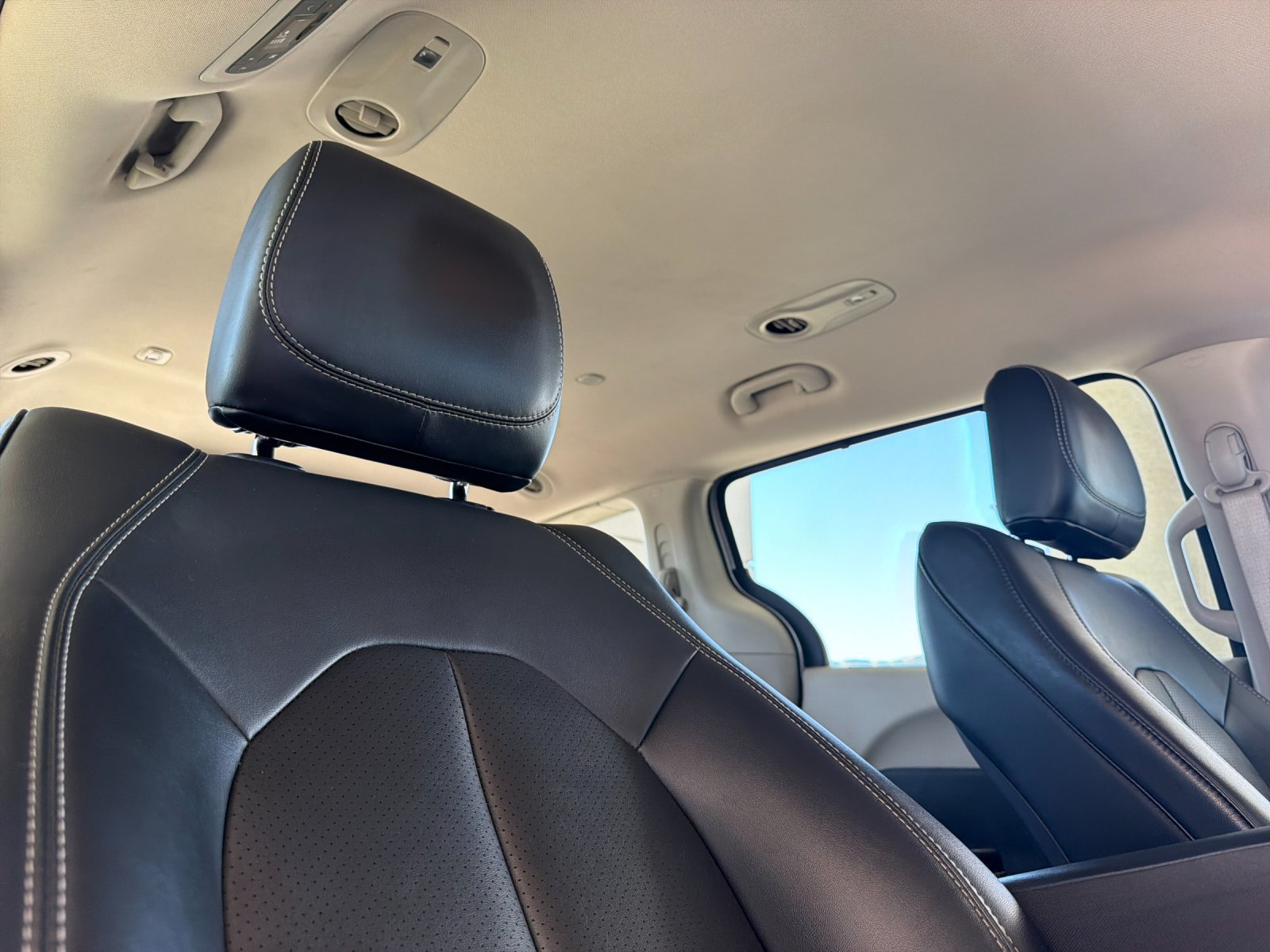 Used 2024 Chrysler Pacifica Touring-L FWD image 19
