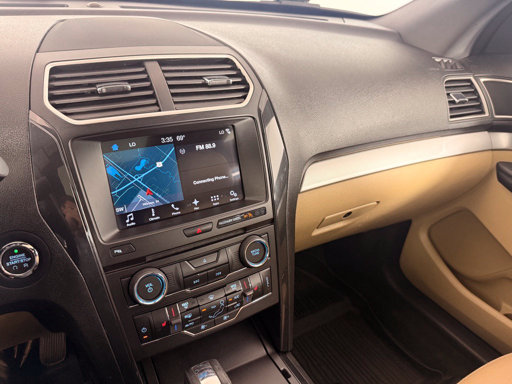 Used 2017 Ford Explorer XLT w/ Equipment Group 202A AWD/4WD image 39