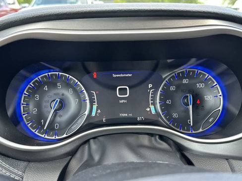 Used 2023 Chrysler Pacifica Touring-L image 63