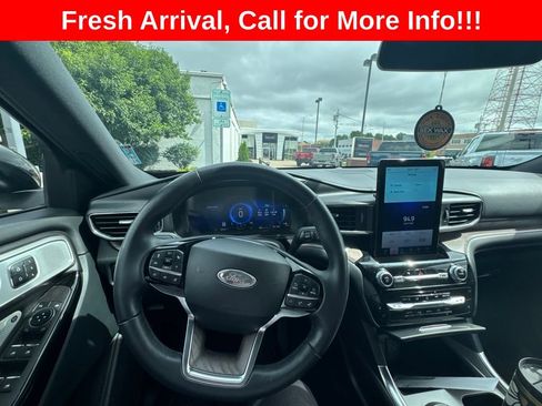 Used 2024 Ford Explorer Platinum w/ Technology Package AWD/4WD image 5