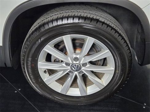 Used 2017 Volkswagen Tiguan S image 11