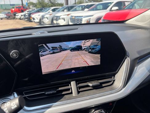 Used 2025 Chevrolet Trax LT FWD image 22