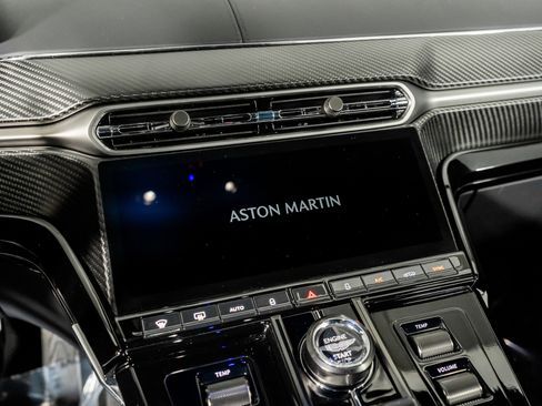 Used 2025 Aston Martin V8 Vantage Coupe image 33
