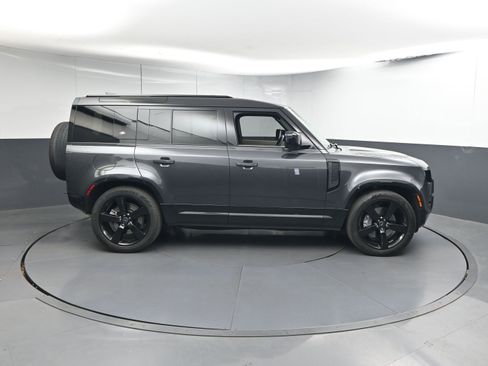 Used 2023 Land Rover Defender 110 X-Dynamic SE image 25