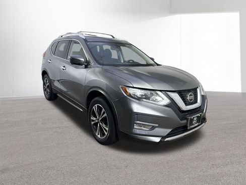 Used 2019 Nissan Rogue SV w/ Sun & Sound Touring Package AWD/4WD image 3