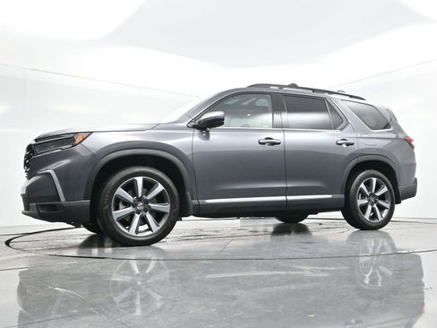 Used 2025 Honda Pilot Elite image 45