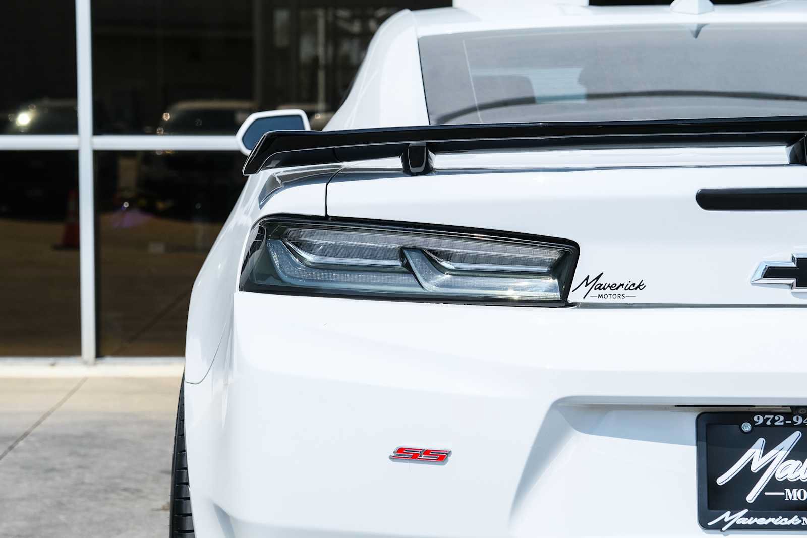 Used 2018 Chevrolet Camaro SS RWD image 13