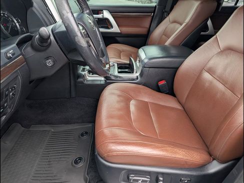 Used 2016 Toyota Land Cruiser image 8