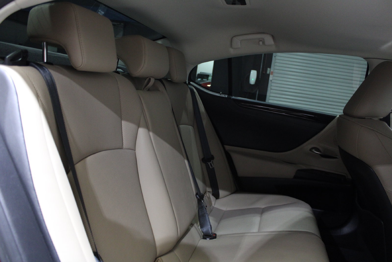 Used 2020 Lexus ES 300h w/ Premium Package FWD image 18