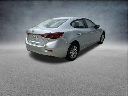 Used 2018 MAZDA MAZDA3 Sport w/ Preferred Equipment Package FWD image 9