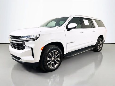 Used 2022 Chevrolet Suburban LT w/ LT Signature Plus Package image 3