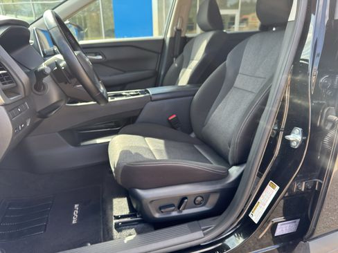 Used 2025 Nissan Rogue SV AWD/4WD image 17