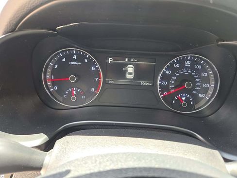 Used 2024 Kia Forte LXS FWD image 3