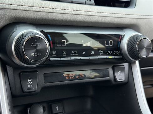 Used 2021 Toyota RAV4 XLE Premium image 22