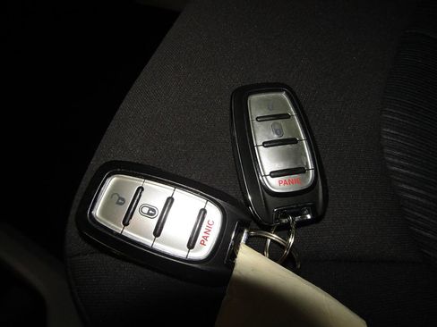 Used 2020 Chrysler Voyager L FWD image 20