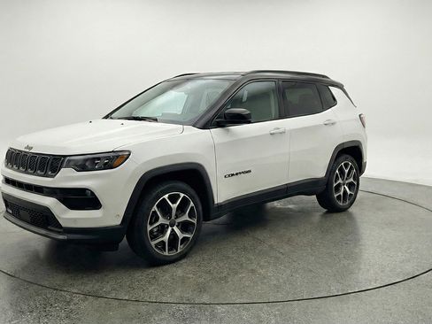 Used 2025 Jeep Compass Limited AWD/4WD image 3