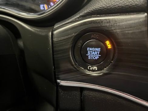 Used 2022 Jeep Grand Cherokee Limited image 18