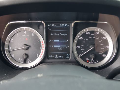 Used 2017 Nissan Titan SL w/ SL Towing Convenience Package AWD/4WD image 20