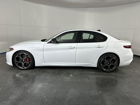 Used 2023 Alfa Romeo Giulia Veloce image 8