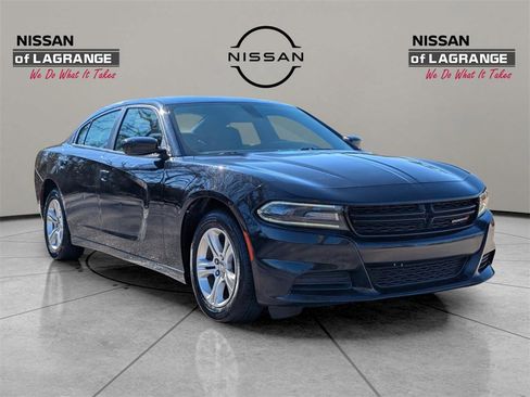 Used 2019 Dodge Charger SXT image 3