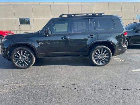 Used 2024 Lexus GX 550 w/ Accessory Package (Z1) AWD/4WD image 3