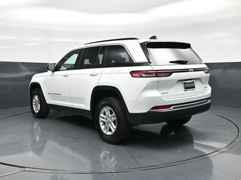 Used 2025 Jeep Grand Cherokee Laredo w/ Luxury Tech Group I AWD/4WD image 6