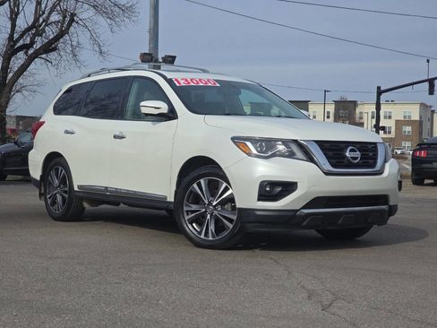 Used 2017 Nissan Pathfinder Platinum image 1