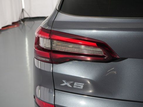 Used 2022 BMW X5 xDrive40i w/ M Sport Package AWD/4WD image 20