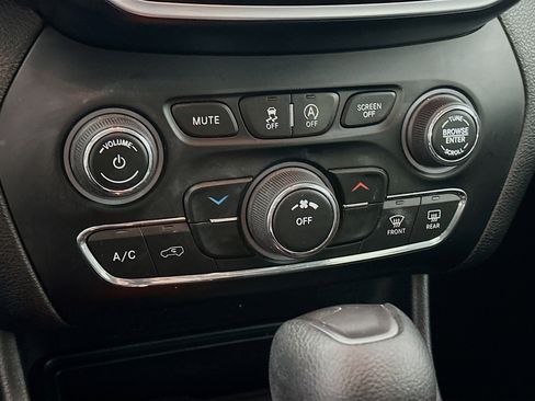 Used 2021 Jeep Cherokee Latitude image 23