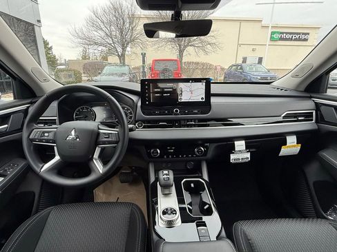 New 2026 Mitsubishi Outlander ES image 21