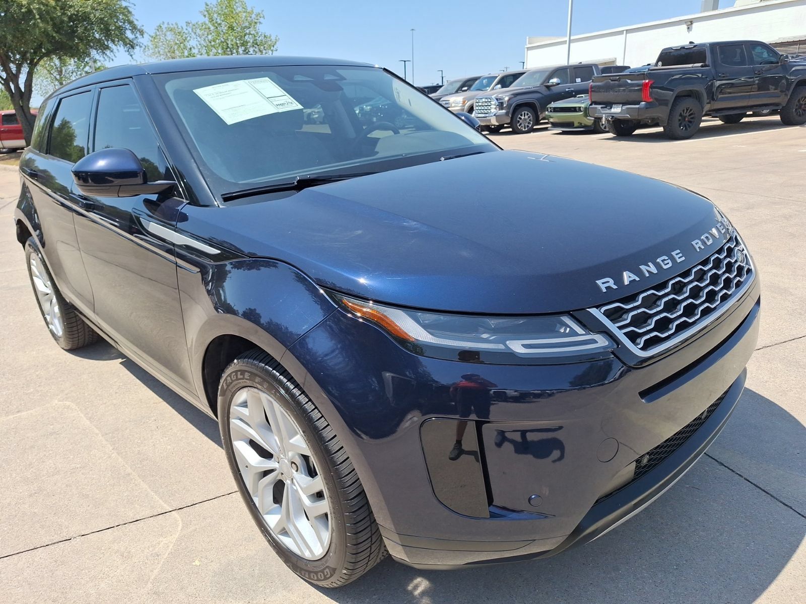 Used 2023 Land Rover Range Rover Evoque SE AWD/4WD image 8
