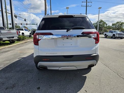 Used 2023 GMC Acadia SLT image 4