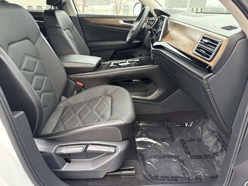 Used 2024 Volkswagen Atlas SE image 19