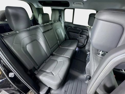 Certified 2025 Land Rover Defender 110 X-Dynamic SE AWD/4WD image 29