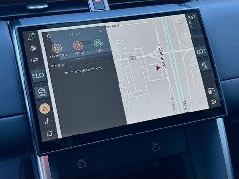 Used 2025 Land Rover Discovery Sport S image 21