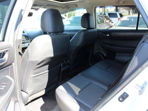 Used 2017 Subaru Outback 2.5i Limited AWD/4WD image 14