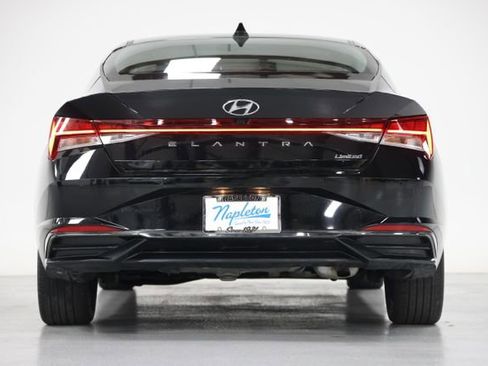Used 2022 Hyundai Elantra Limited FWD image 12
