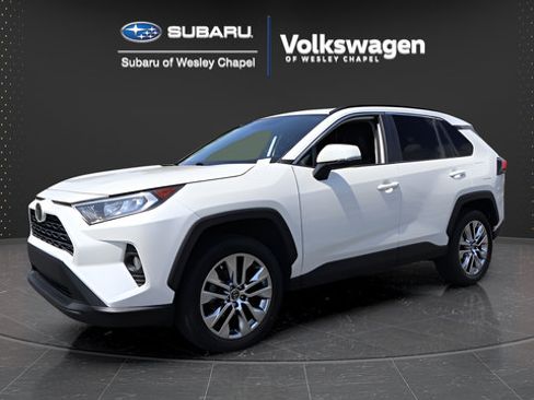 Used 2021 Toyota RAV4 XLE Premium FWD image 4