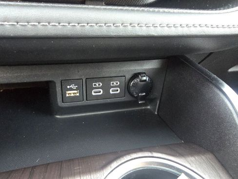 Used 2023 Toyota Highlander Limited AWD/4WD image 24