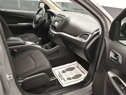 Used 2019 Dodge Journey SE image 14