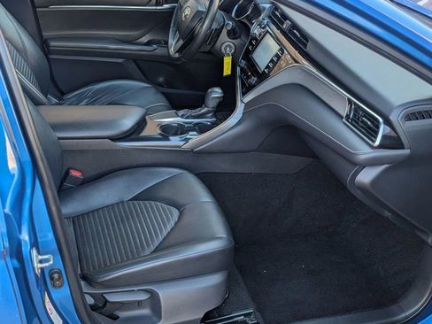 Used 2018 Toyota Camry SE image 2