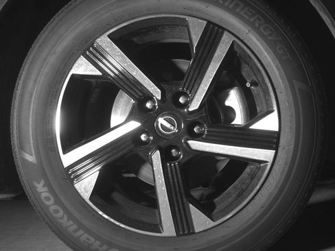 Used 2025 Nissan Sentra SV FWD image 13