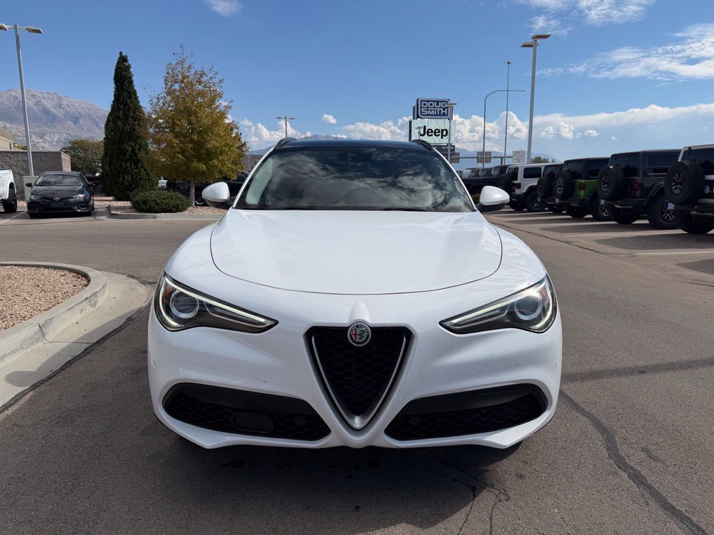 Used 2018 Alfa Romeo Stelvio Sport w/ Quick Order Package 22J Sport AWD/4WD image 7