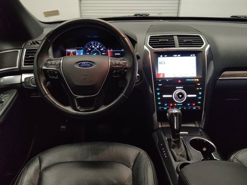 Used 2019 Ford Explorer Limited w/ Ford Safe & Smart Package FWD image 22