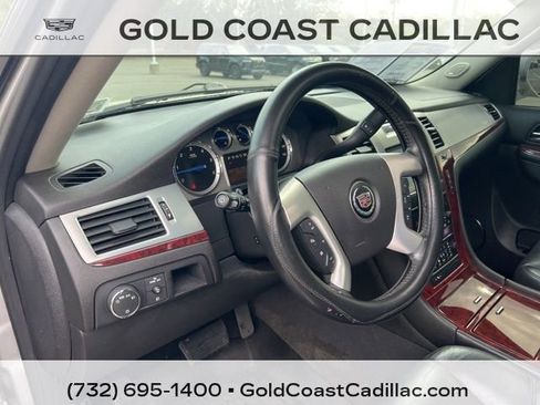 Used 2011 Cadillac Escalade ESV Luxury AWD/4WD image 19